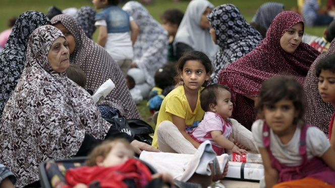 Serangan Israel Kian Brutal, Warga Palestina Mengungsi