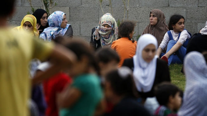 Serangan Israel Kian Brutal, Warga Palestina Mengungsi