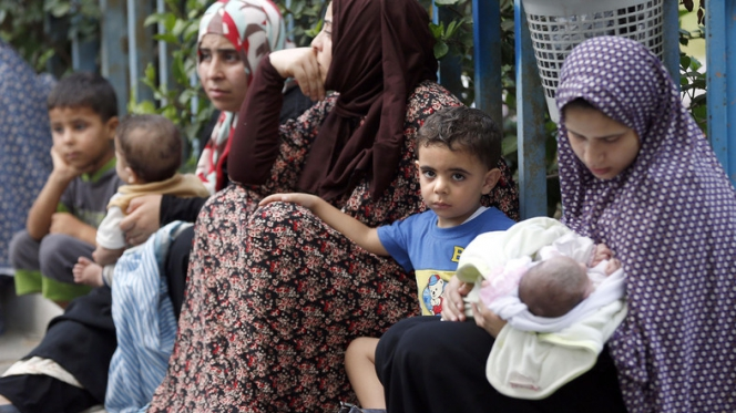 Serangan Israel Kian Brutal, Warga Palestina Mengungsi