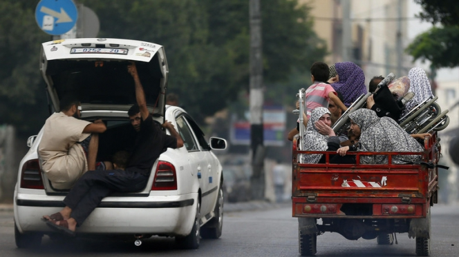 Serangan Israel Kian Brutal, Warga Palestina Mengungsi