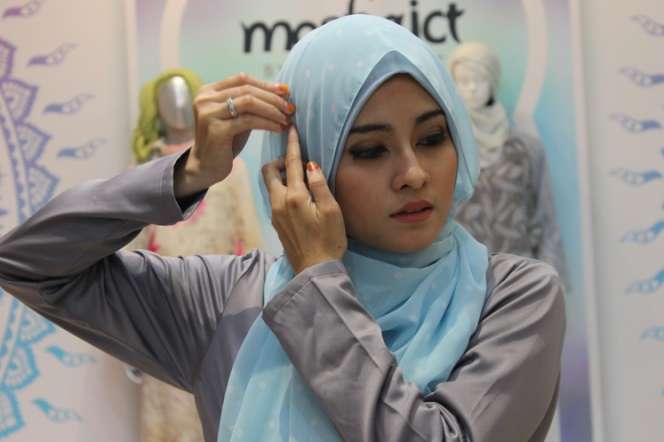 Tutorial Cantik dengan Hijab Shawl Sederhana