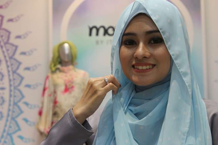 Tutorial Cantik dengan Hijab Shawl Sederhana