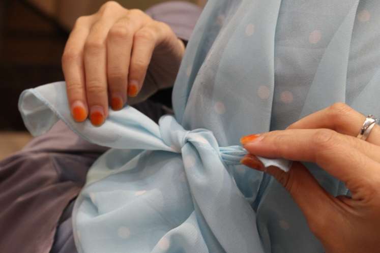 Tutorial Cantik dengan Hijab Shawl Sederhana