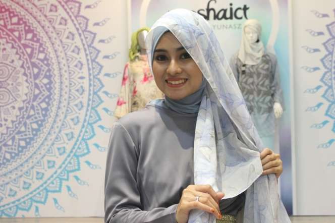 Tutorial Hijab Cantik untuk Salat Ied