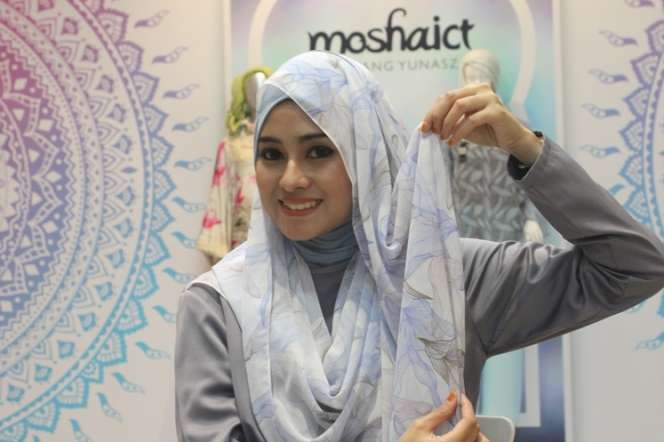 Tutorial Hijab Cantik untuk Salat Ied