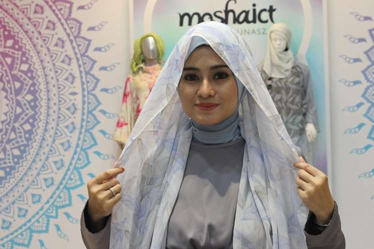 Tutorial Hijab Cantik untuk Salat Ied