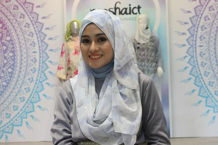 Tutorial Hijab Cantik untuk Salat Ied