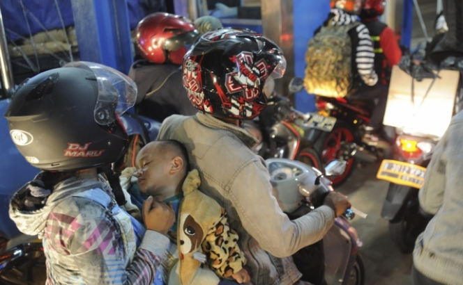 Ekspresi Lelah Anak Saat Mudik
