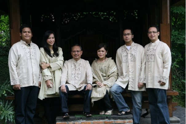 Kekompakan Keluarga Ebiet G Ade Saat Lebaran