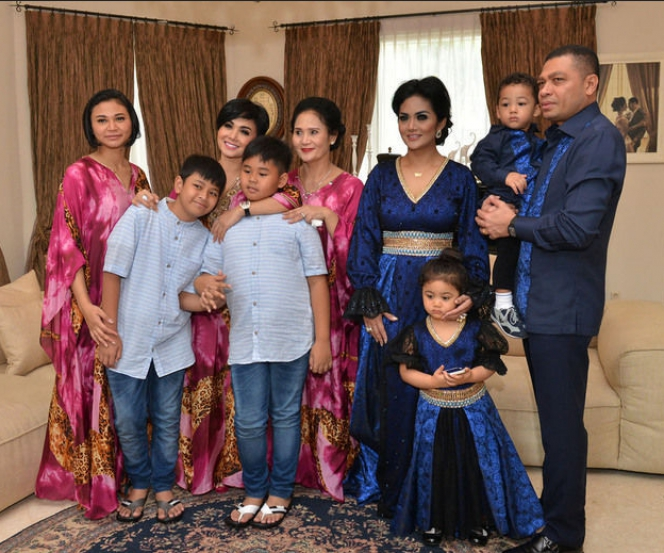 Krisdayanti Rayakan Lebaran Bareng keluarga