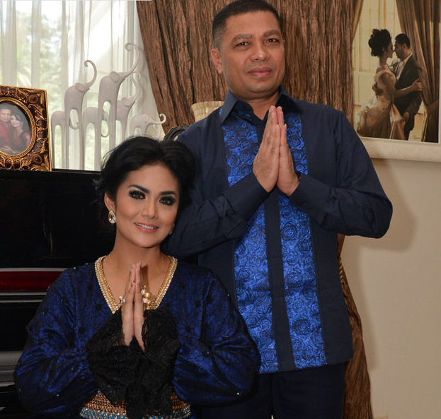 Krisdayanti Rayakan Lebaran Bareng keluarga