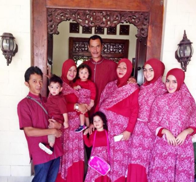 Selebritis Pamer Foto Lebaran di Sosial Media