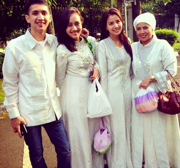 Selebritis Pamer Foto Lebaran di Sosial Media