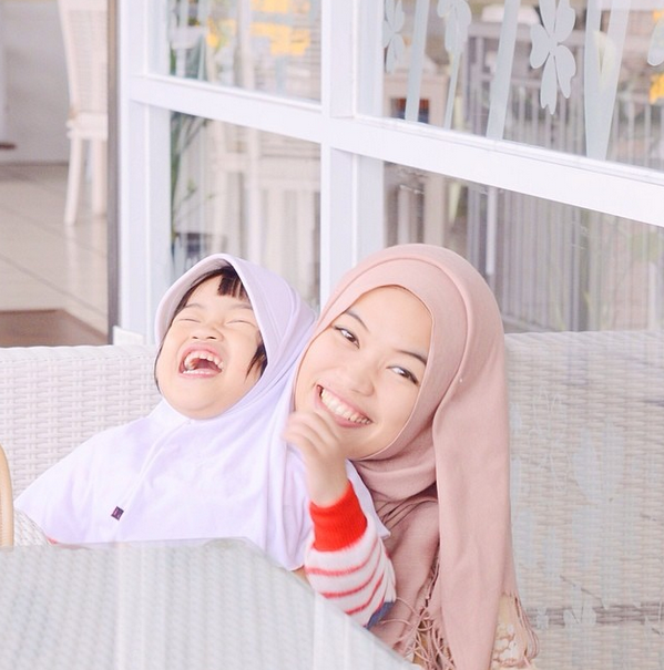 Gaya Kompak Hijab Putri Aa Gym