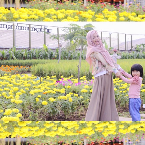 Gaya Kompak Hijab Putri Aa Gym