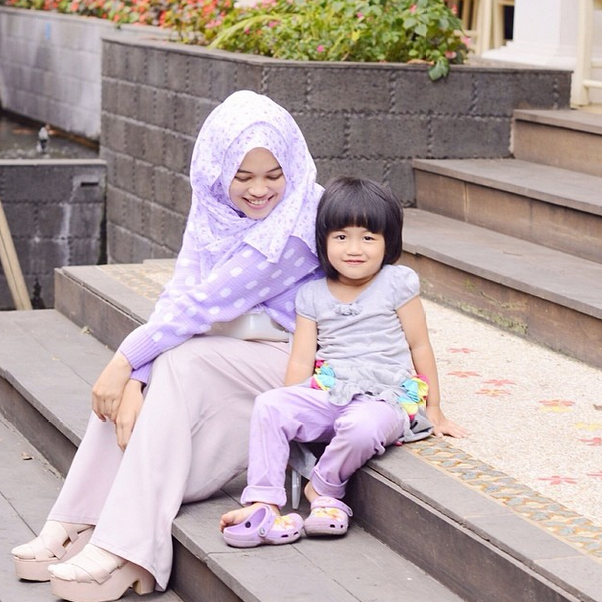 Gaya Kompak Hijab Putri Aa Gym