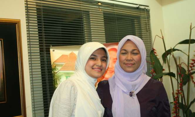 Kehangatan Marshanda dan Ibunda