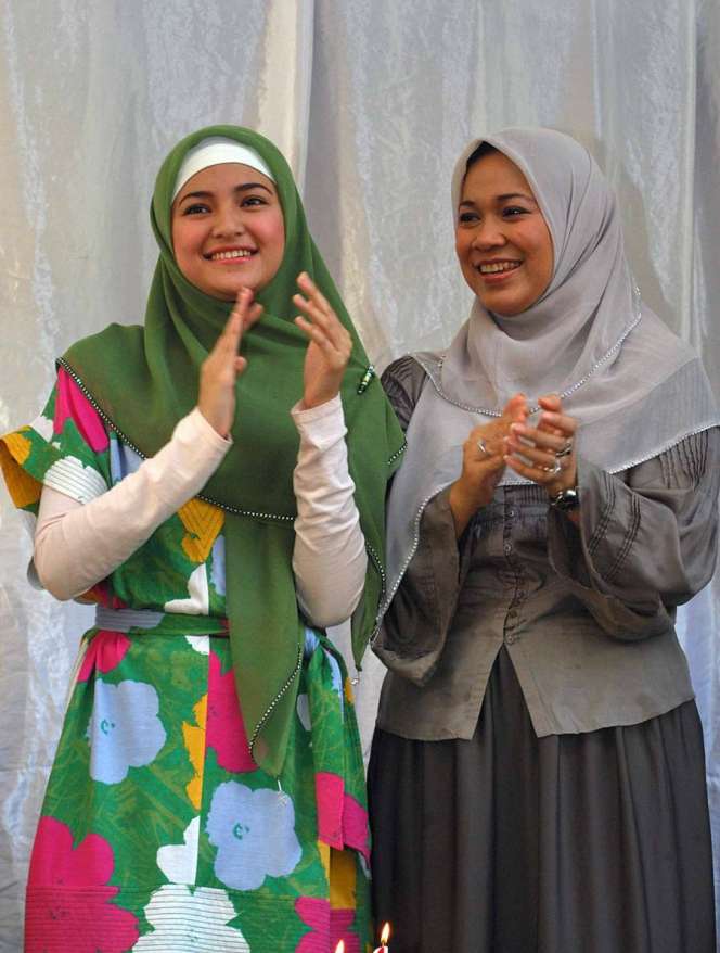 Kehangatan Marshanda dan Ibunda