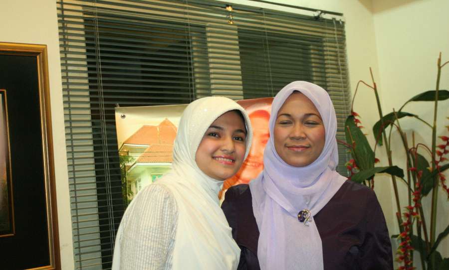 Kehangatan Marshanda dan Ibunda