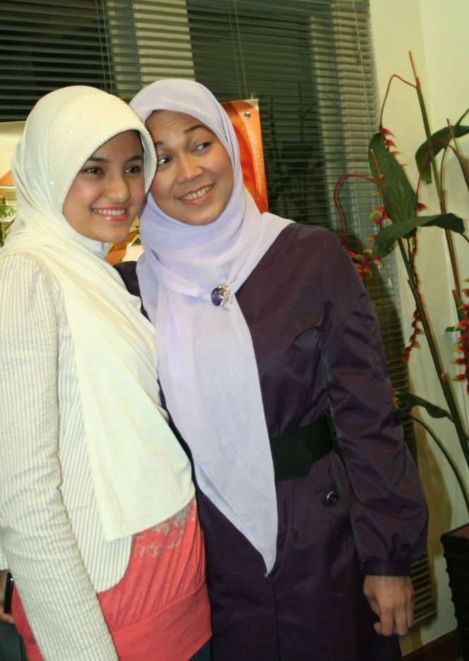 Kehangatan Marshanda dan Ibunda