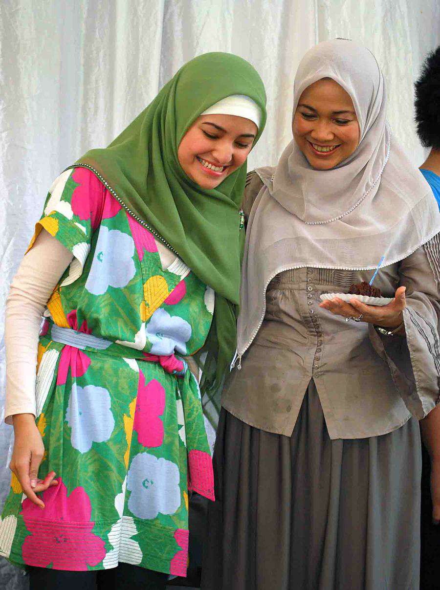 Kehangatan Marshanda dan Ibunda