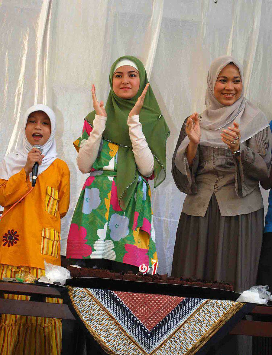 Kehangatan Marshanda dan Ibunda