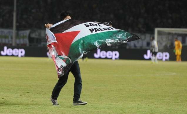 Bendera Palestina Berkibar di Laga Juventus vs ISL All Stars