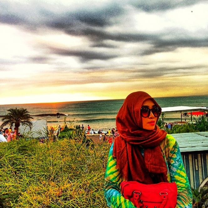 Gaya Simpel Febrian Nurvianti Saat Liburan