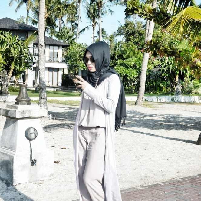 Gaya Simpel Febrian Nurvianti Saat Liburan