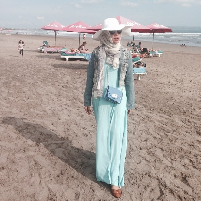 Gaya Simpel Febrian Nurvianti Saat Liburan