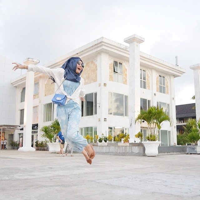 Gaya Simpel Febrian Nurvianti Saat Liburan