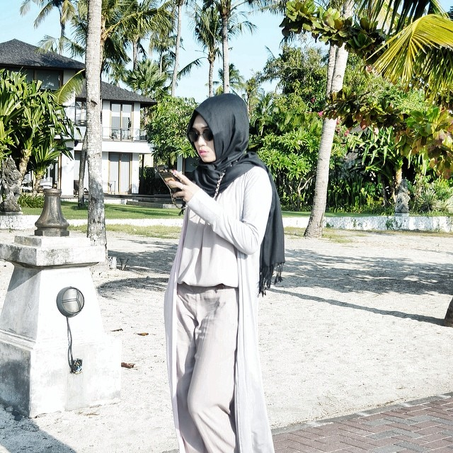 Gaya Simpel Febrian Nurvianti Saat Liburan