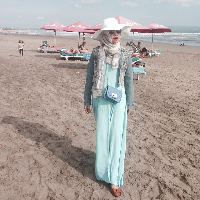 Gaya Simpel Febrian Nurvianti Saat Liburan