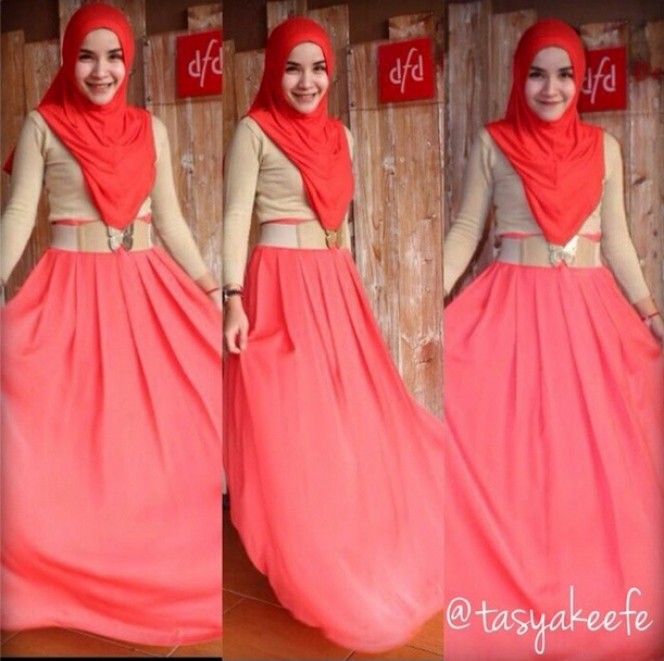 Feminim dengan Skirt untuk Muslimah