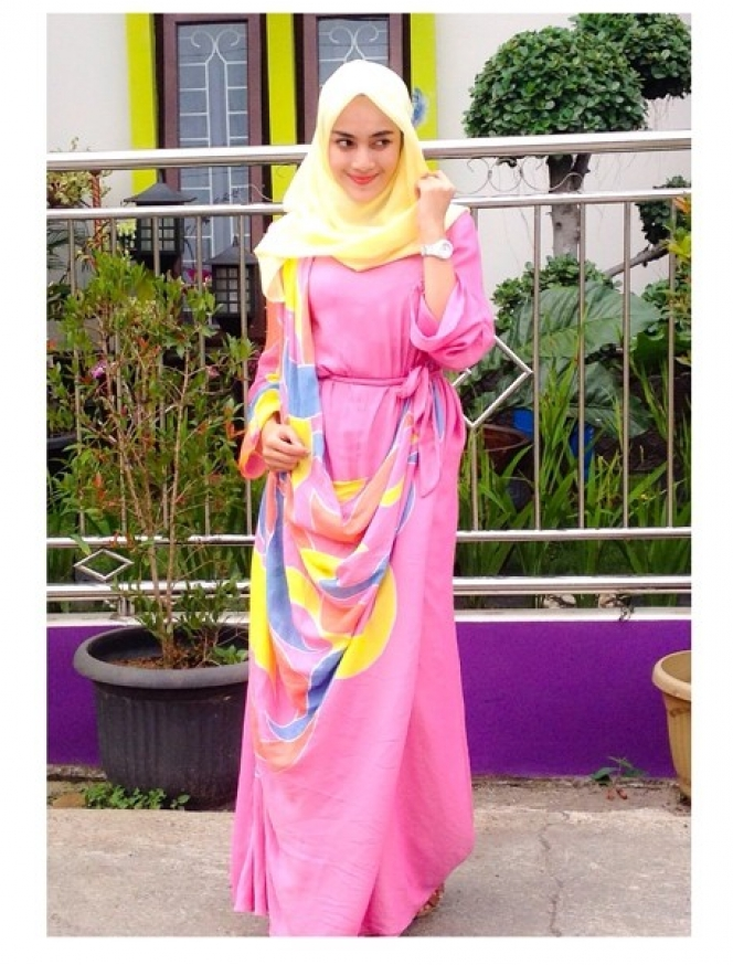 Putuskan Berhijab, Si Cantik Ashry Panen Cacian