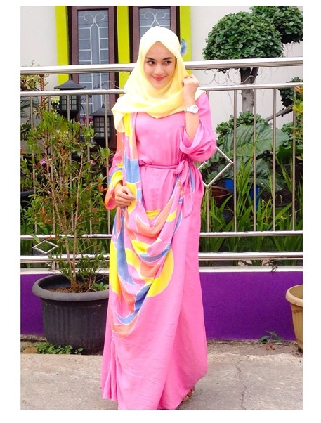 Putuskan Berhijab, Si Cantik Ashry Panen Cacian
