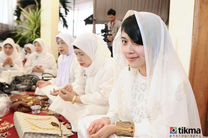 FOTO Pernikahan yang Anggun dari Tikma