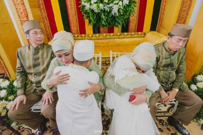Foto Pernikahan Muslim dalam `Balutan` Adat Batak