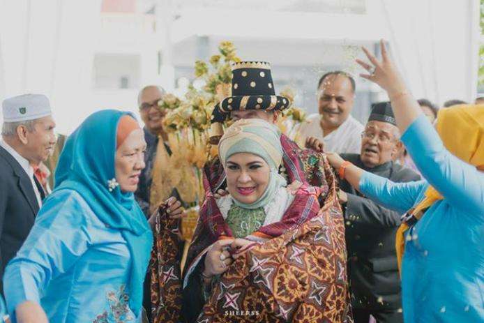 Foto Pernikahan Muslim dalam `Balutan` Adat Batak
