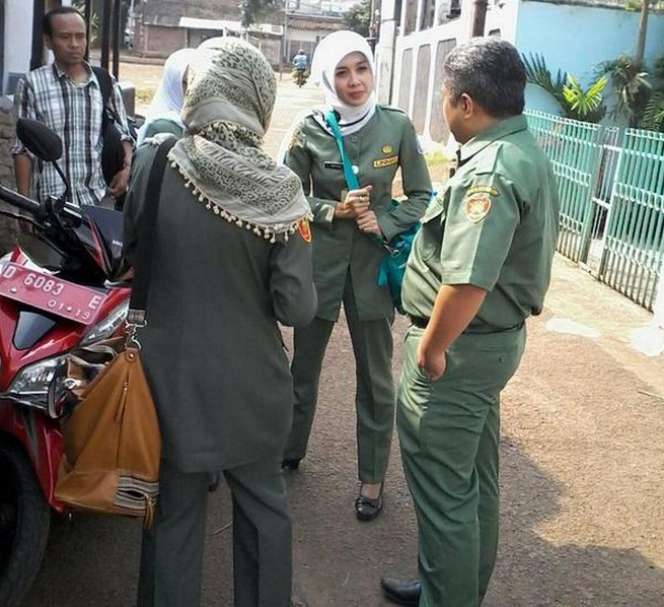 Pesona Si Lurah Cantik Berhijab