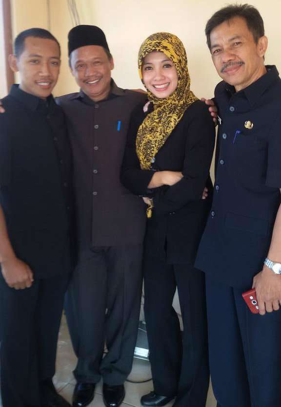 Pesona Si Lurah Cantik Berhijab