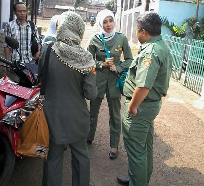 Pesona Si Lurah Cantik Berhijab