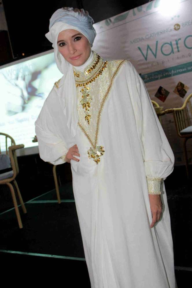 Gaya Hijab Stylish-Syar`i ala Selebritis