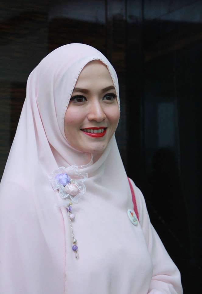 Gaya Hijab Stylish-Syar`i ala Selebritis