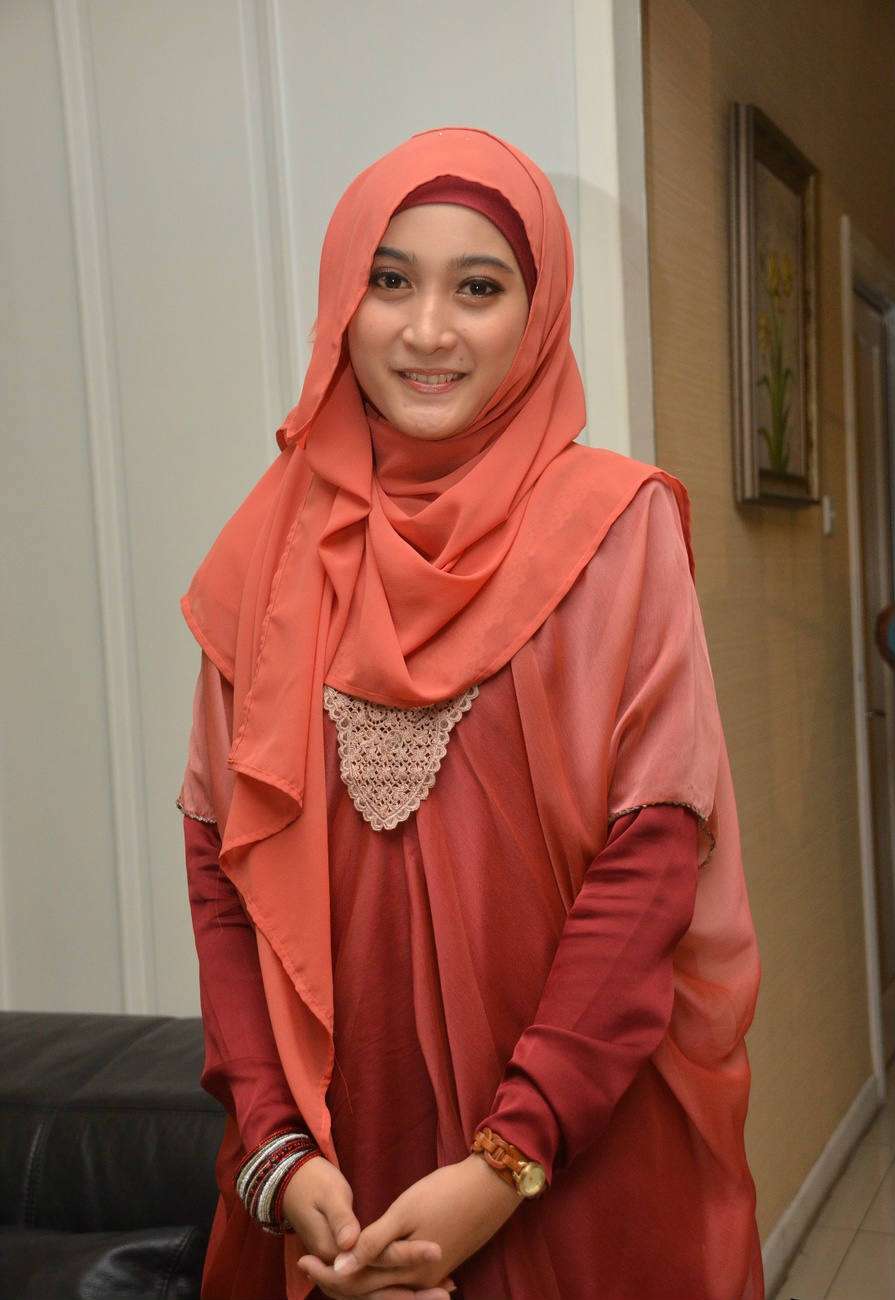 Gaya Hijab Stylish-Syar`i ala Selebritis