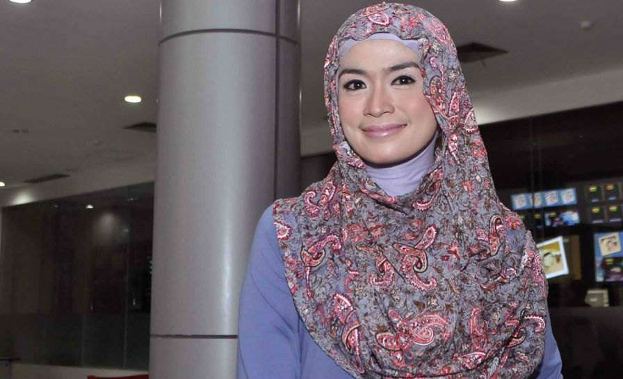 Gaya Hijab Stylish-Syar`i ala Selebritis
