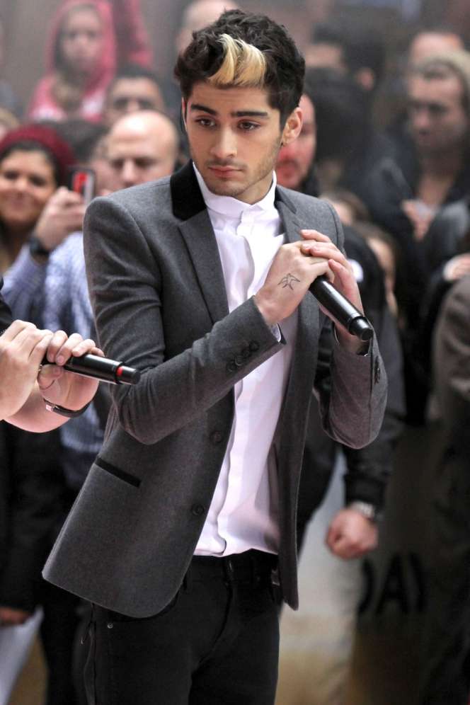 Aksi Panggung si Tampan Personel `One Directions`