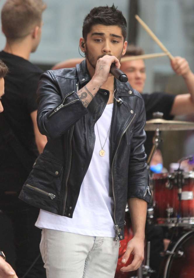 Aksi Panggung si Tampan Personel `One Directions`