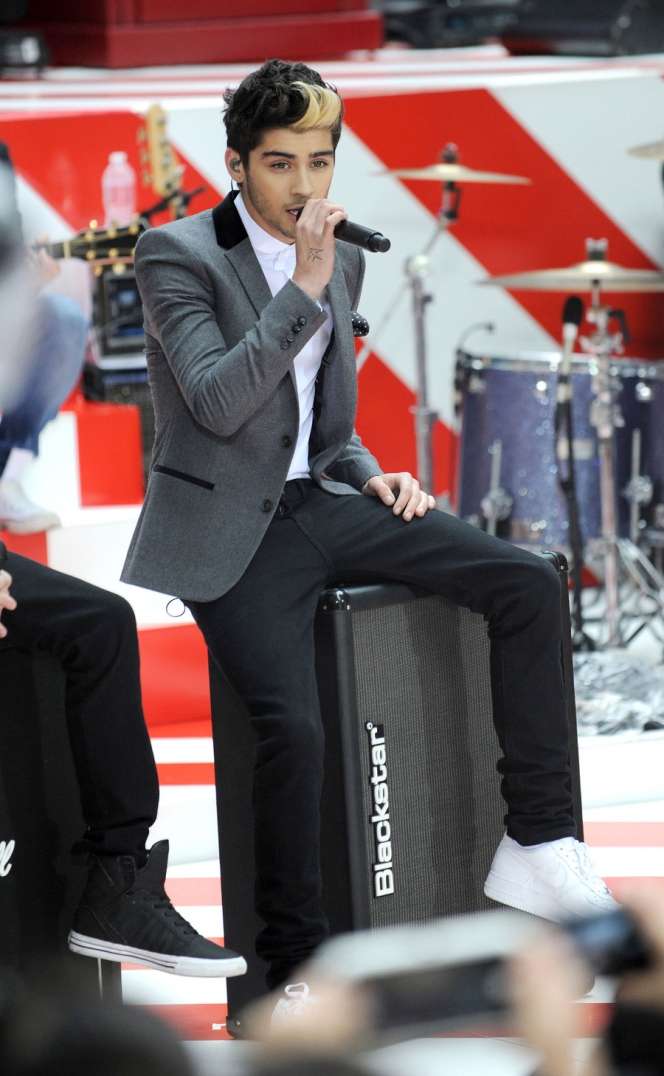 Aksi Panggung si Tampan Personel `One Directions`