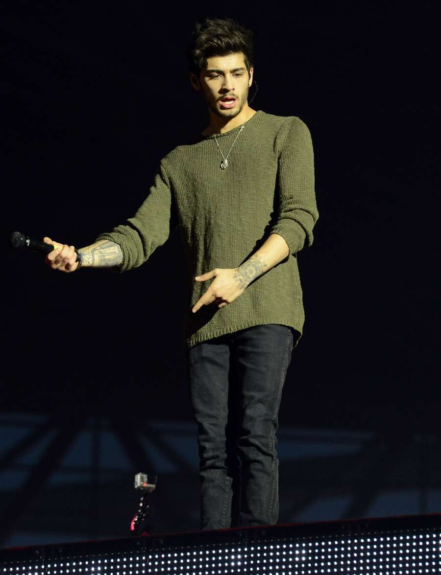 Aksi Panggung si Tampan Personel `One Directions`